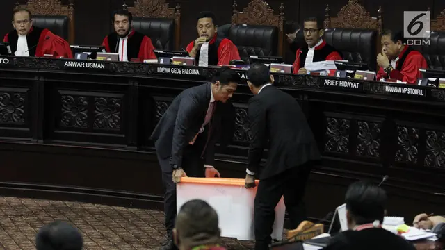 Penampakan Kontainer Barang Bukti di Sidang Sengketa Pilpres