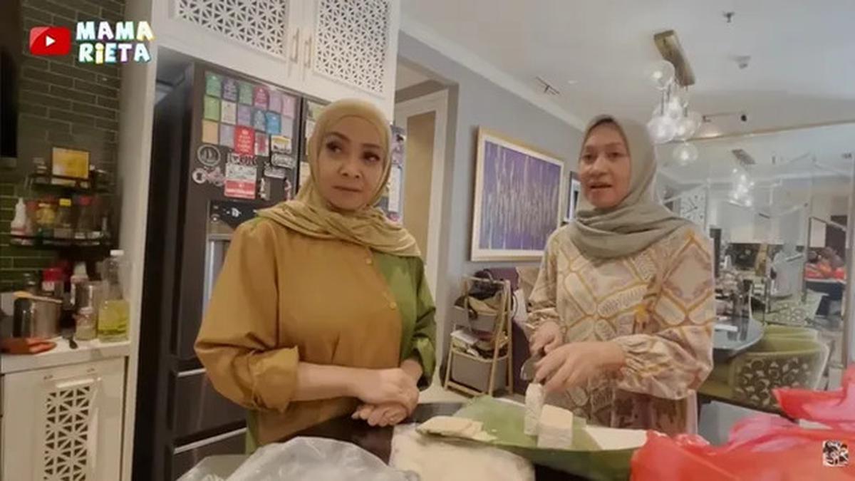 8 Potret Dapur Rumah Rieta Amilia dan Detail Interiornya, Elegan dengan Konsep Open Space