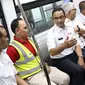 Gubernur DKI Jakarta Anies Baswedan berbincang saat uji coba LRT Jakarta di kawasan Rawamangun, Jakarta, Rabu (12/9). PT Jakarta Propertindo (Jakpro) melakukan proses uji coba moda transportasi LRT Jakarta secara terbatas. (Liputan6/Immanuel Antonius)