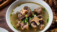 Sop Buntut Sapi Kuah Bening Tradisional Khas Nusantara by Meta AI