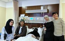 Potret Ummi Pipik Rawat Inap di Rumah Sakit, Anak-anak Setia Menemani & Dijenguk Banyak Teman Artis