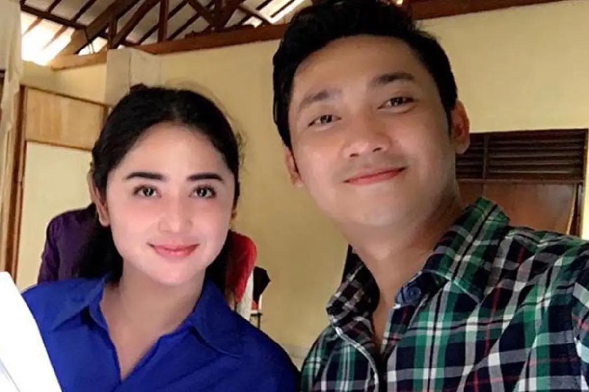 [Bintang] Dewi Perssik dan Angga Wijaya