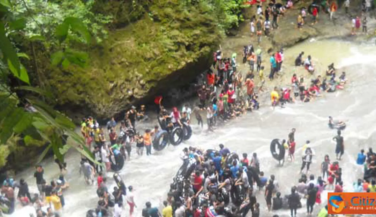 Citizen6, Makasar: Selain pemandangan alamnya yang indah, pengunjung juga dimanjakan dengan kesegaran air terjunnya. (Pengirim: Andi nur)