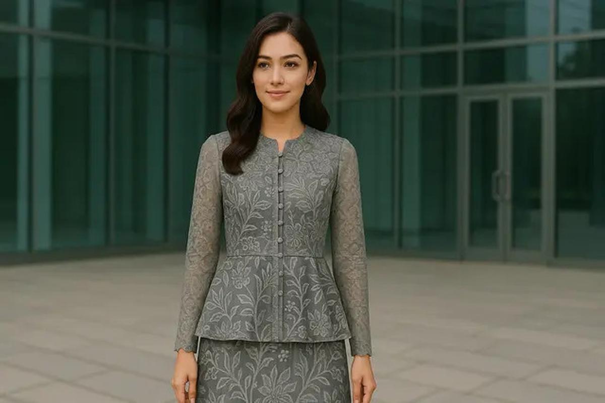 20 Model Dress Batik Kombinasi Brokat Lengan Panjang, Anggun untuk Acara Resmi dan Kondangan