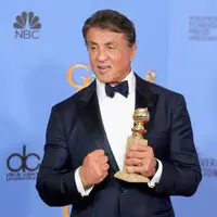 Sylvester Stallone raih piala di Golden Globes 2016. foto: USA Today