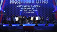 Pembukaan Munas Aremania di UMM Dome, Malang, Sabtu (1/6/2024) malam WIB. (Bola.com/Iwan Setiawan)
