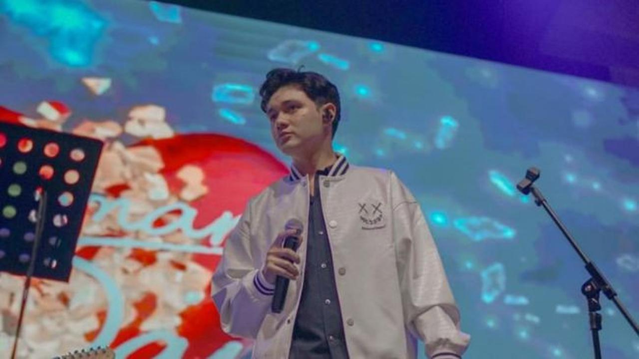 Nyoman Paul Menangi Penghargaan Pendatang Baru Terbaik di AMI Awards 2024 (credit: https://www.instagram.com/manpaularo/).