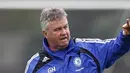 Chelsea&#039;s manager Guus Hiddink during a training session at Chelsea&#039;s training facility in Cobham, on April 17, 2009 ahead of Saturday&#039;s FA cup semi-final against Arsenal at Wembley. AFP PHOTO/Glyn Kirk