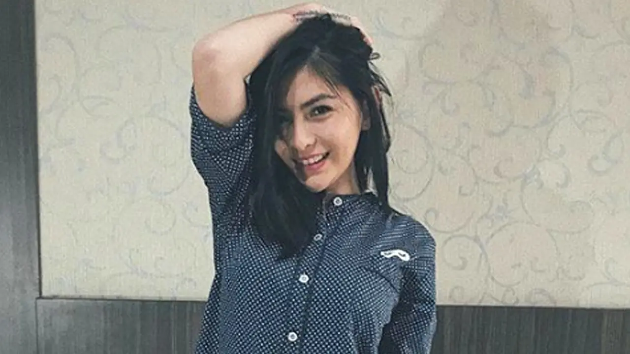 Pose Menggoda Angela Lee, Selebgram Cantik yang Terjerat Kasus Penipuan