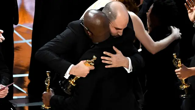Salah Sebut, Produser La La Land Serahkan Piala Oscar untuk Film Moonlight