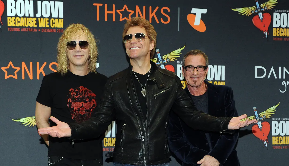 Nantinya para penggemar akan dimanjakan telinganya dengan lantunan hits Bon Jovi yang mendunia, seperti ‘It's My Life’, ‘Have A Nice Day’, ‘Who Says You Can't Go Home’, dan masih banyak lainnya. (Bintang/EPA)