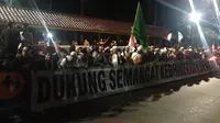 Massa demo 2 Desember berangkat dari Depok menuju Monas pada Jumat (2/12/2016) dini hari. (Liputan6.com/Ady Anugrahadi)