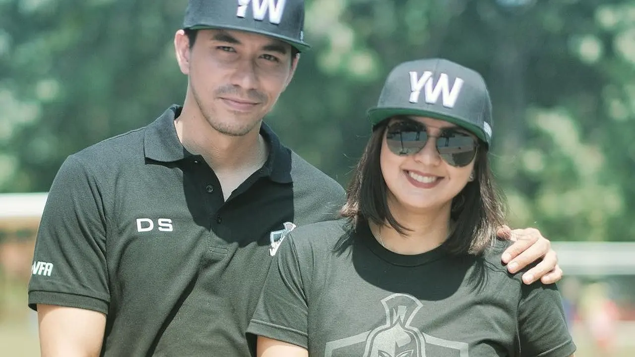 Darius Sinathrya dan Donna Agnesia