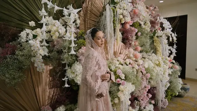 Potret Alyssa Daguise dengan Gaun Kebaya Modern di Pengajian 4 Bulan Kehamilan (Foto: Dok. Alyssa Daguise)