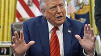 Presiden Amerika Serikat Donald Trump di Ruang Oval, Gedung Putih, Kamis (17/4/2025). (Dok.&nbsp;AP Photo/Alex Brandon)