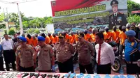Kapolda Jabar Irjen Pol Agung Budi Maryoto memimpin langsung ekspose pencurian ratusan motor di Mapolres Indramayu. Foto (Liputan6.com / Panji Prayitno)