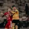 Aksi bek Bali United Joao Ferrari saat menghadapi Sabah FC dalam laga uji coba bertajuk Dewata Challenge Series 2026 di Stadion Kapten I Wayan Dipta, Gianyar, Bali, Kamis (13/8/2026) malam WIB. (Dok. Bali United)