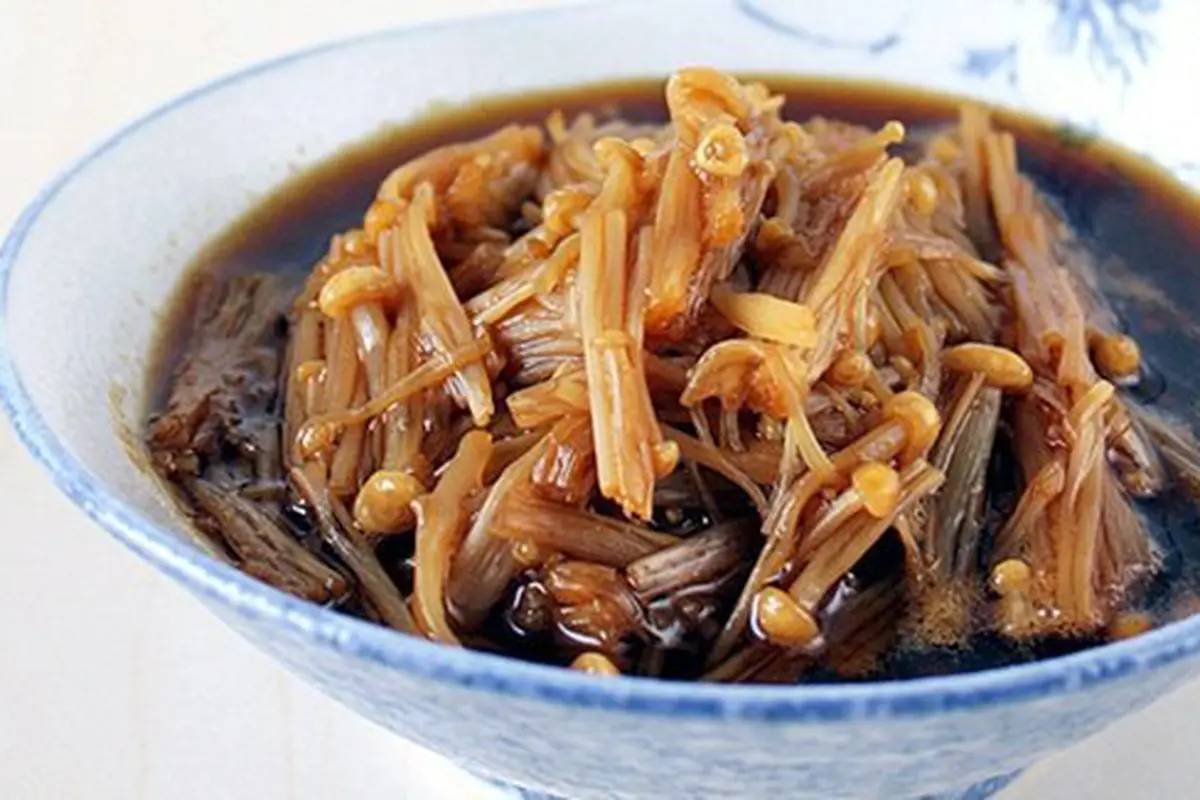 Tumis jamur enoki/copyright One Green Planet