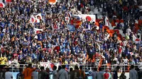 Fans Jepang banjir pujian di Piala Dunia 2018 Rusia. (AP Photo/Natacha Pisarenko)