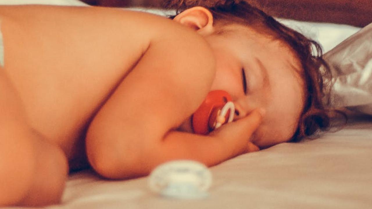 9 Cara Cepat Bantu Bayi Tertidur Pulas di Malam Hari