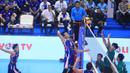 <p>Pemain Jakarta LavAni Allo Bank Electric, Muhammad Malizi (kiri) melepaskan spike saat menghadapi Jakarta Garuda Jaya pada laga putaran I PLN Mobile Proliga 2024 di GOR Amongrogo, Yogyakarta, Kamis (25/4/2024). Jakarta LavAni Allo Bank Electric menang 3-0 (25-16, 25-22, 25-20). (Dok. PBVSI)</p>