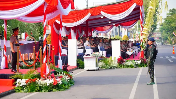 Kapolri vodi slovesnost ob dnevu Juang Polri 2025 v Surabaji, uvajajo prometne spremembe