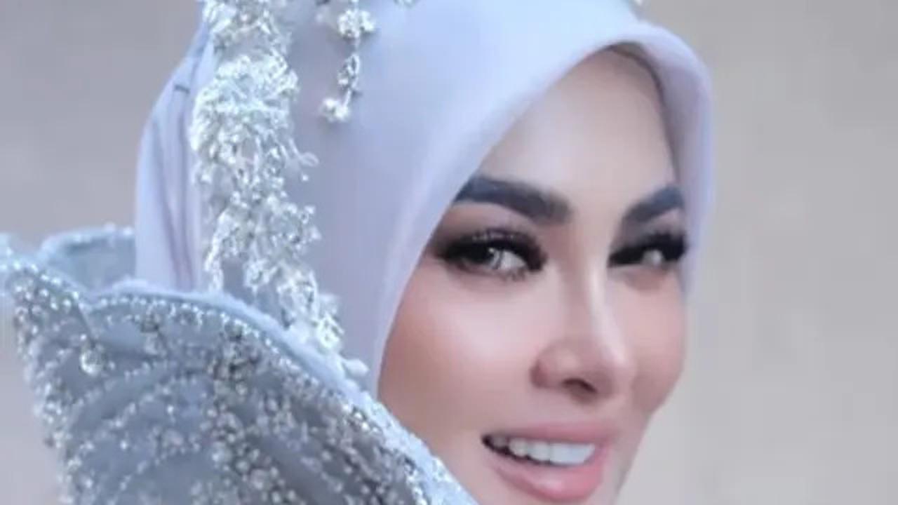 Potret Model Gaun Putih yang Dipakai Syahrini saat Festival Film Cannes 2025, Detail Motif Burung Curi Perhatian