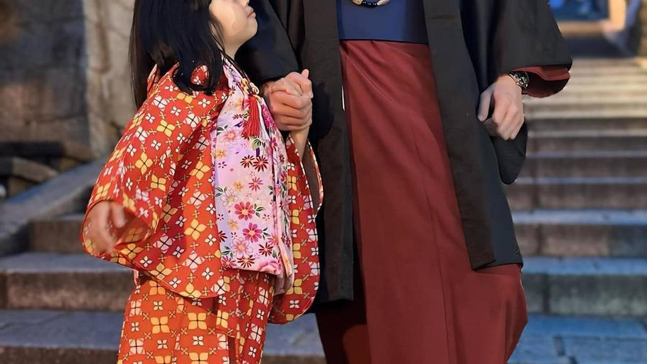 Pesona Verrell dan Vania Pakai Kimono