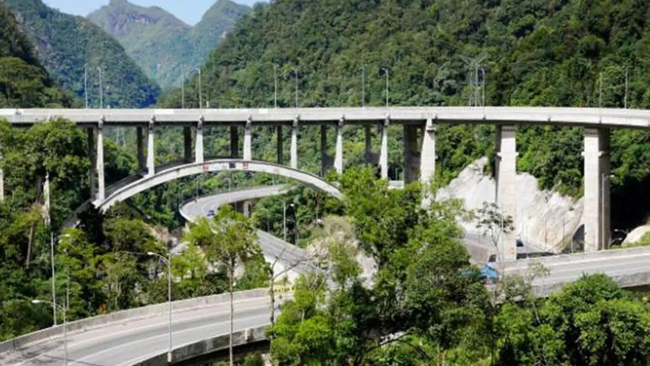 5 Keunikan Jembatan Kelok 9 di Payakumbuh