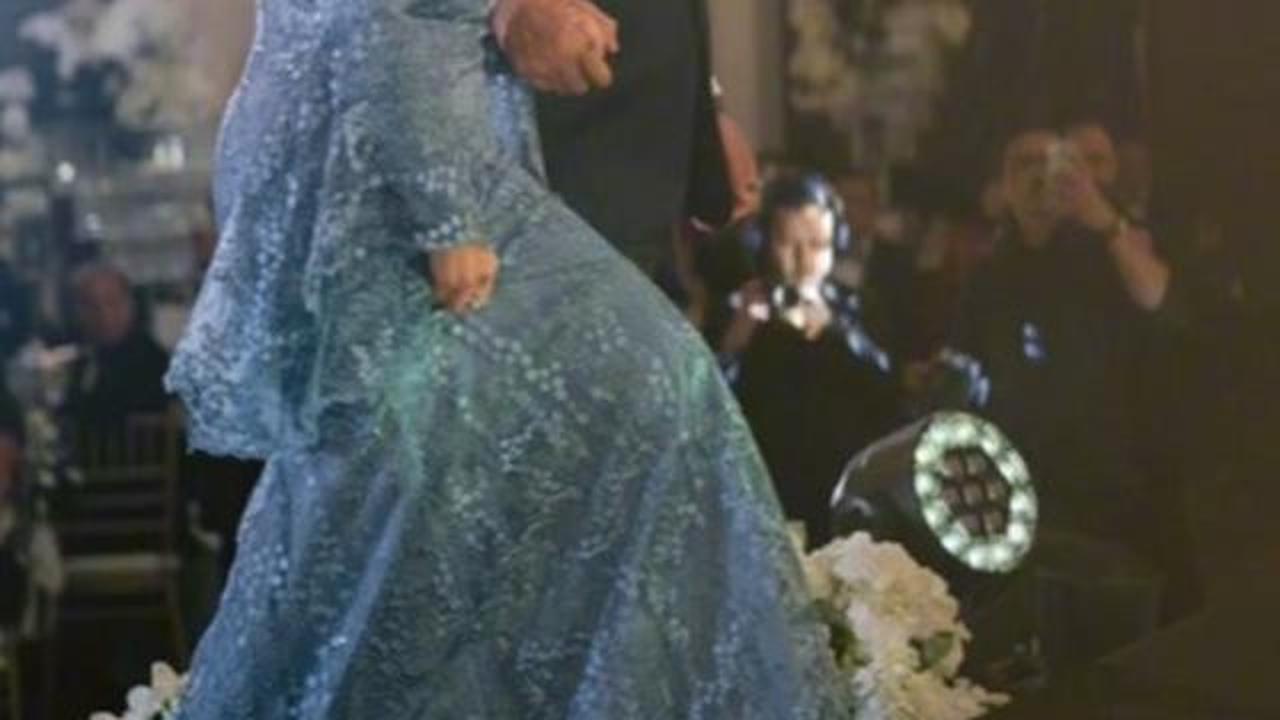 7 Potret Gaun Brokat Siti Nurhaliza di Pernikahan Anak Sambung, Detail Payet Memukau