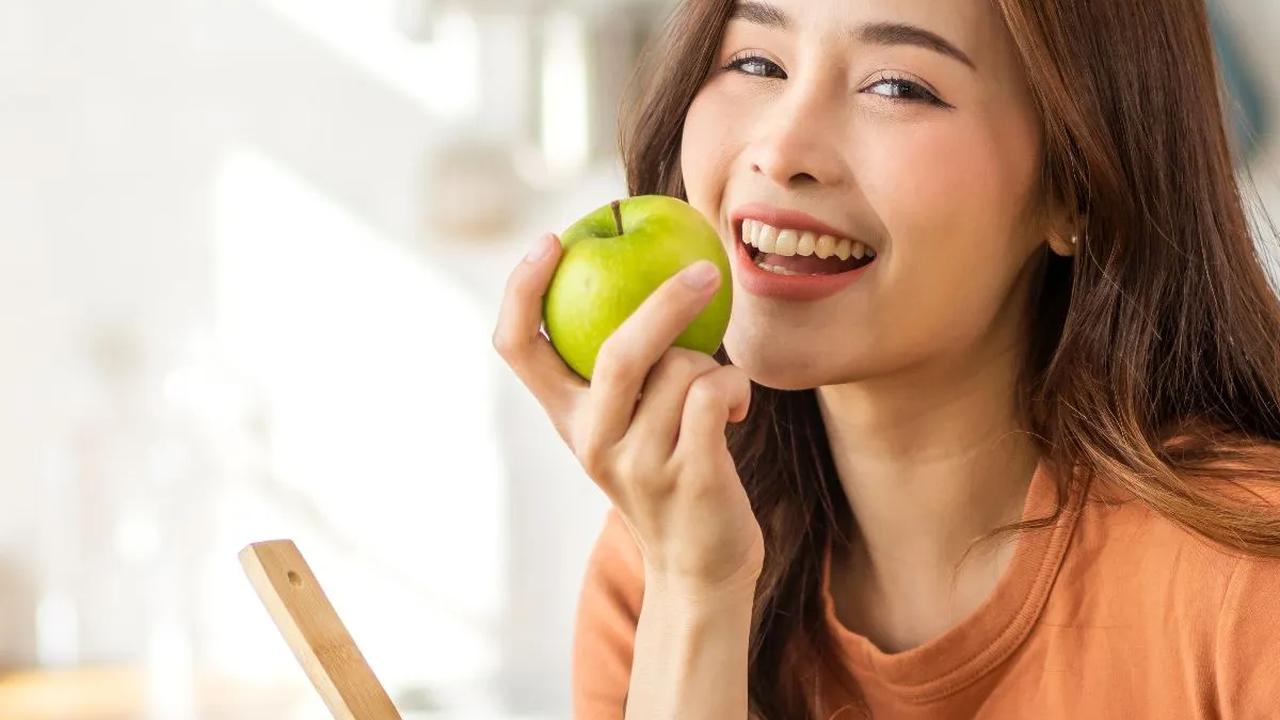 Camilan sehat ini aman untuk penderita diabetes. Dengan memakannya, kamu bisa mengontrol gula darah dengan baik dan tak perlu khawatir soal berat badan.
