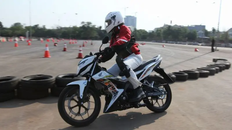 Kencan Singkat Bersama Honda Sonic 150R