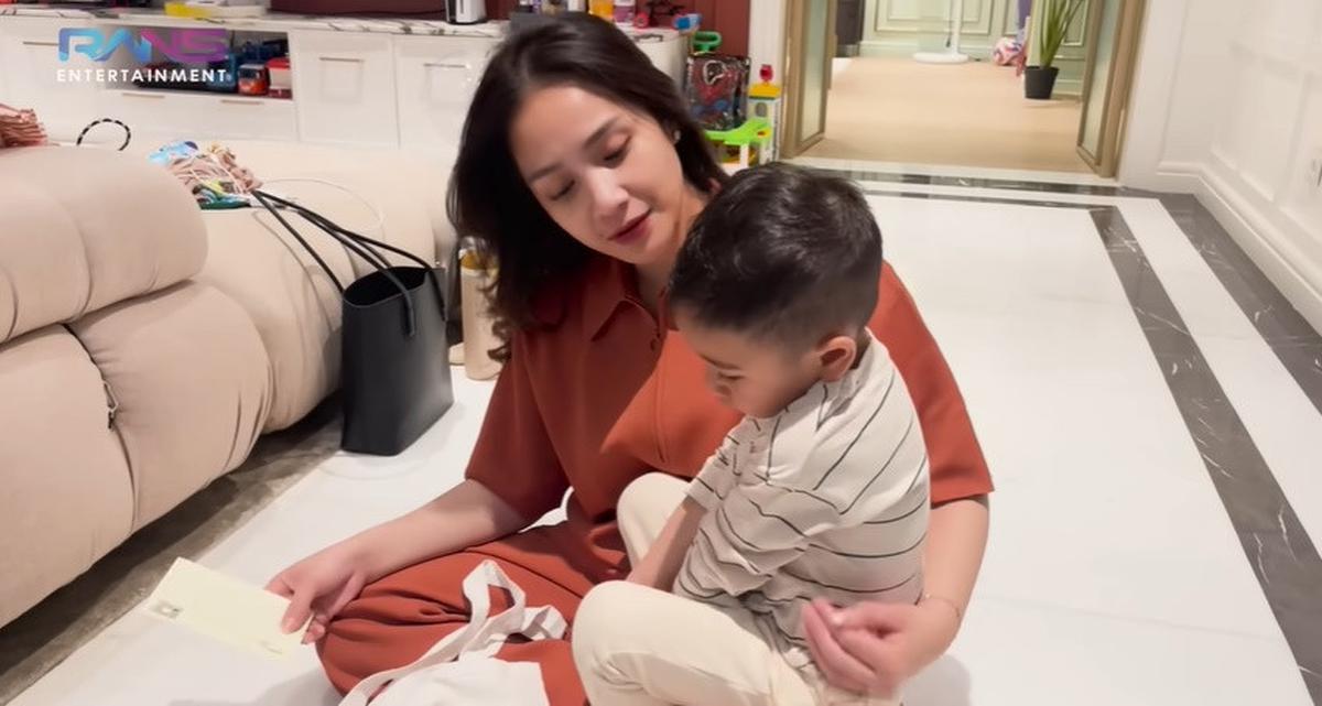 Circlenya Sudah Sultan, Rayyanza Dapat Hadiah Voucher Liburan ke Labuan Bajo dari Kakak Kelas - Nagita Slavina Ikut Terkejut