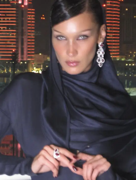 Bella Hadid saat hadir di Fashion Trust Arabia (FTA) di Doha, Qatar. (Foto: Instagram/bellahadid)