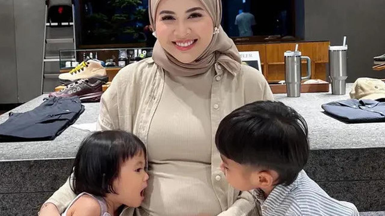 Hamil Anak Ketiga, Potret Kesha Ratuliu Pamer Baby Bump - Kecantikan Bumil Semakin Terpancar