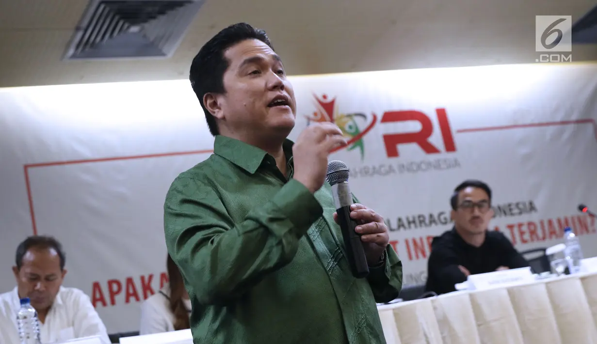 Ketua Umum KOI, Erick Thohir saat menjadi pembicara kunci pada Refleksi Akhir Tahun Olahraga Indonesia di SUGBK, Jakarta, Senin (10/12). Acara Refleksi Akhir Tahun ini juga dihadiri Ketua INAPGOC Raja Sapta Oktohari. (Liputan6.com/Helmi Fithriansyah)