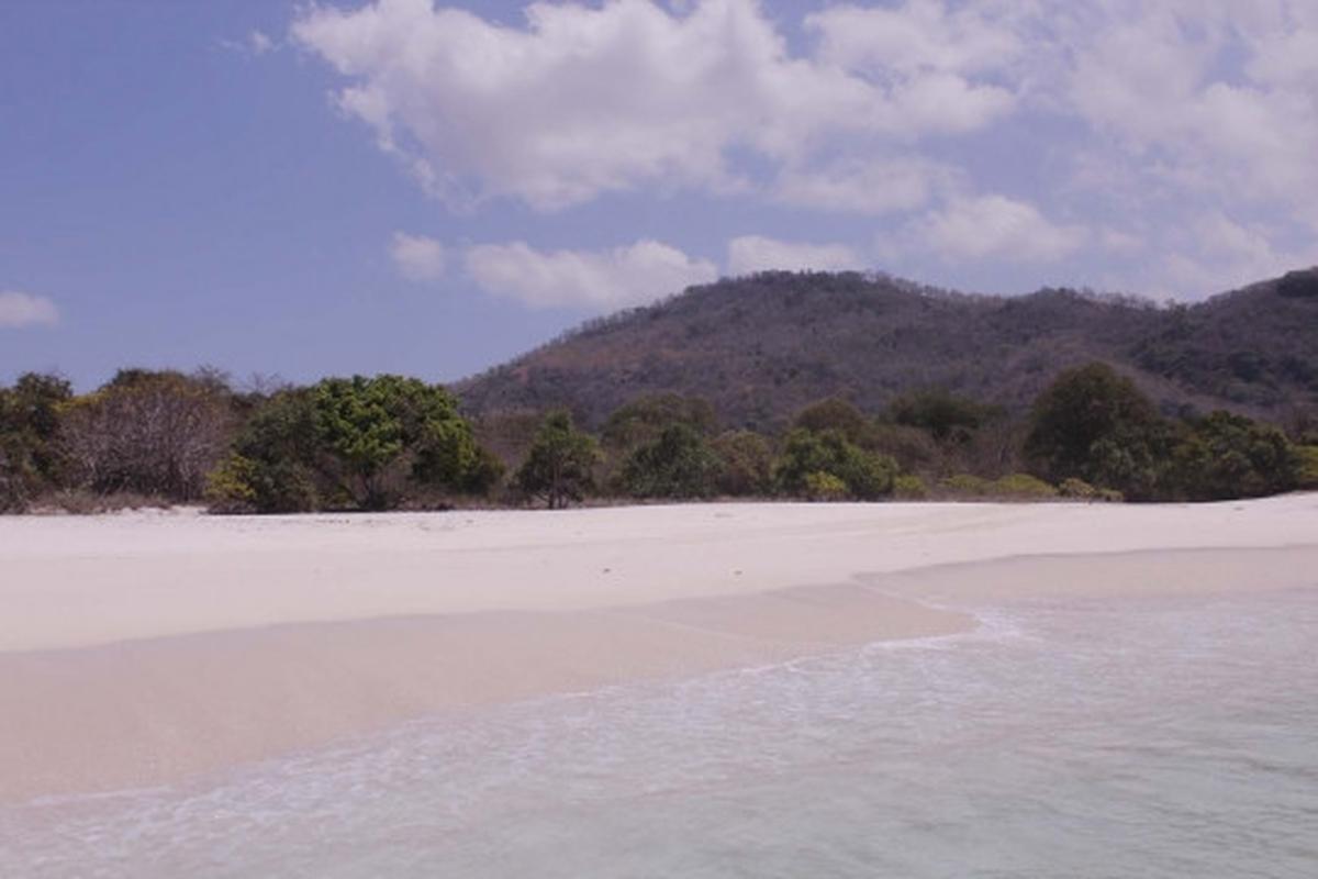 Keindahan Pantai Lingal, surga tersembunyi di pelosok Alor