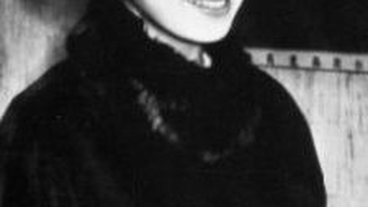Ya, wanita cantik ini adalah Ratna Sari Dewi Soekarno atau biasa dipanggil dengan nama Dewi Soekarno. Ia merupakan istri ke-6 dari Presiden pertama RI sekaligus sang proklamator, Ir. Soekarno.<br>