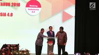 Presiden Jokowi bersama Menteri Perindustrian Airlangga Hartarto dan Menko Perekonomian, Darmin Nasution meluncurkan peta jalan dan strategi Indonesia untuk menerapkan revolusi industri jilid 4 di Jakarta, Rabu (5/4). (Liputan6.com/Angga Yuniar)