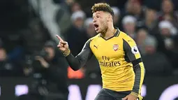 Alex Oxlade-Chamberlain - Karier Oxlade-Chamberlain semakin moncer setelah memutuskan hijrah dari Arsenal ke Liverpool pada 2017. Bersama The Reds ia berhasil merih trofi Liga Champions pada tahun 2019. (AFP/Justin Tallis)