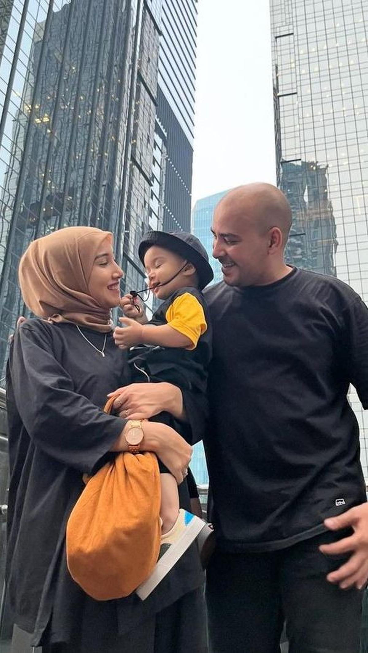 Pada tahun 2021 lalu, Riza Shahab menikahi seorang perempuan cantik bernama Fatimah Sonia Alattas.<br>