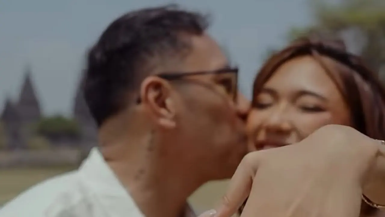 Marion Jola Resmi Dilamar! Cincin Berlian Oval Jadi Tanda Cinta dari Sang Kekasih