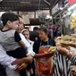 Presiden Jokowi dan keluarga belanja di Pasar Gede Solo. (Istimewa)