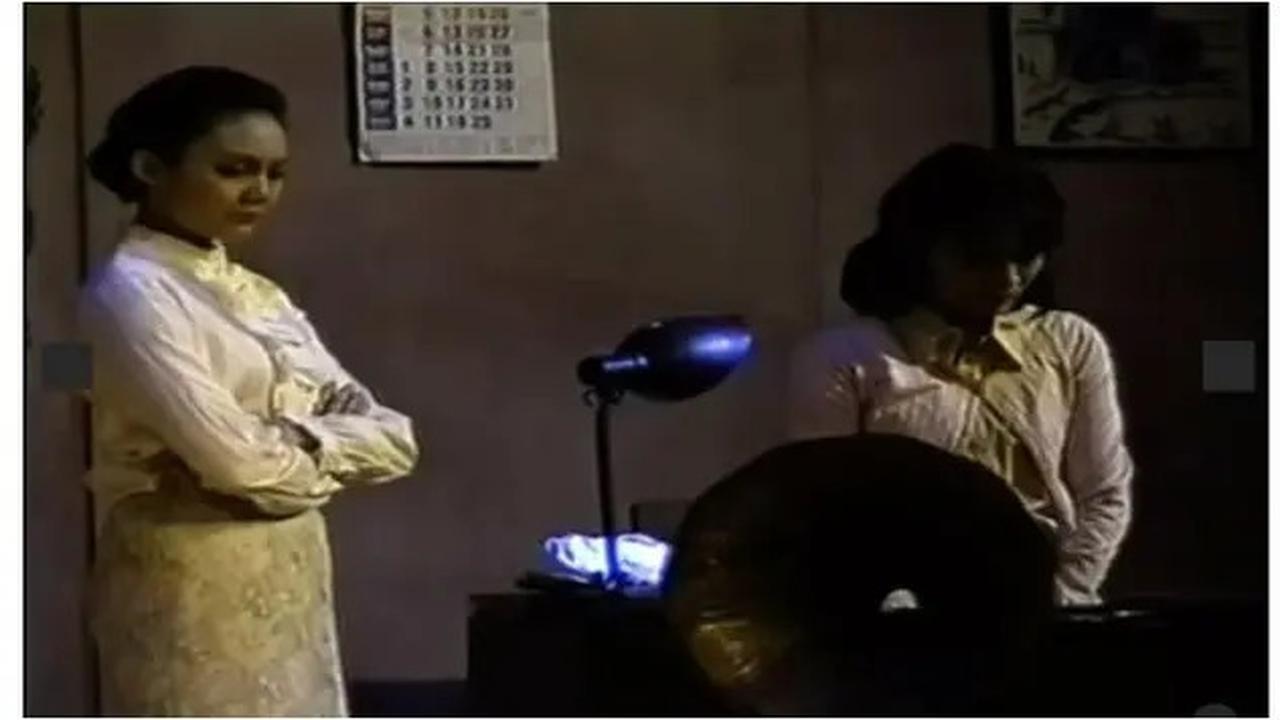 6 Potret Lawas Rina Nose saat Kuliah, Nostalgia Reuni Teman Jurusan Teater