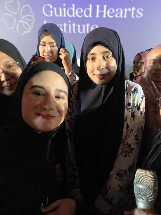 7 Potret Tissa Biani dan Mulan Jameela Hadiri Kajian Ustazah Dunia Shuaib