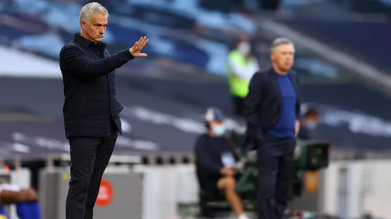 Jose Mourinho Peluk Carlo Ancelotti