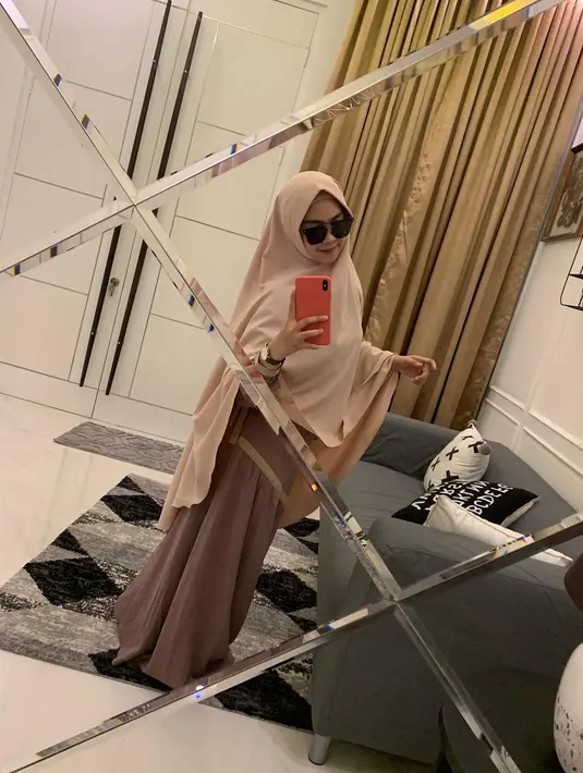 (Instagram/riaricis1795)