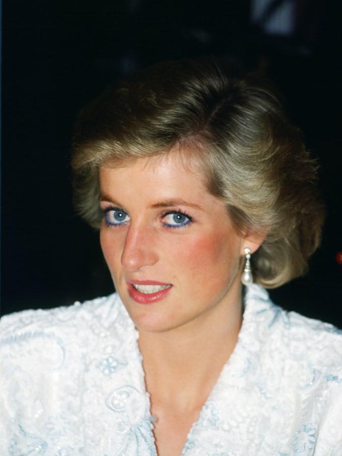 7 Tampilan Putri Diana  yang Abadi Dari Masa ke Masa yang 