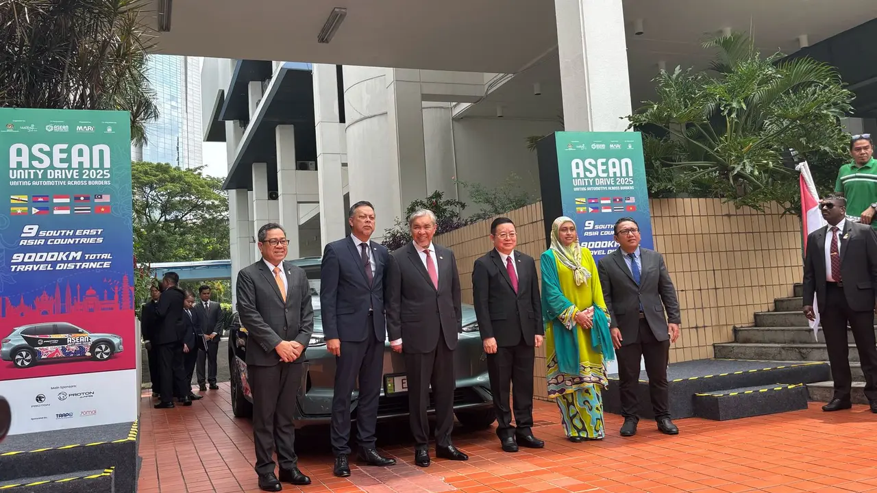 Flag off ceremony ASEAN Unity Drive 2025 di Kedutaan Besar Malaysia di Jakarta, Selasa (22/4/2025).