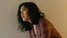 Berbeda dengan penampilan sebelumnya yang feminim dengan rambut panjang, kini Rachel Amanda lebih suka gaya penampilan klasik. Style rambut pendek Amanda berhasil bikin pangling. Rachel Amanda kini tampak lebih dewasa dan elegan. (Liputan6.com/IG/@auroramanda95)
